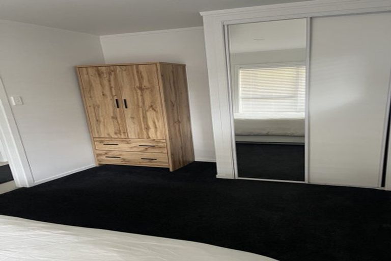 Photo of property in 16 Thorburn Avenue, Red Beach, 0932