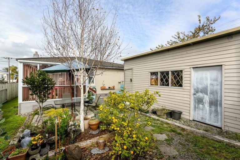 Photo of property in 12 Walsh Road, Westown, New Plymouth, 4310