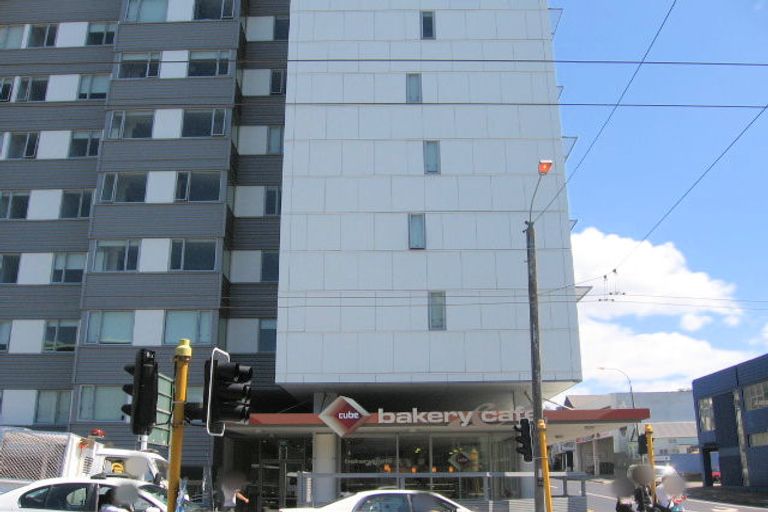 Photo of property in 240 Taranaki Street, Mount Cook, Wellington, 6011