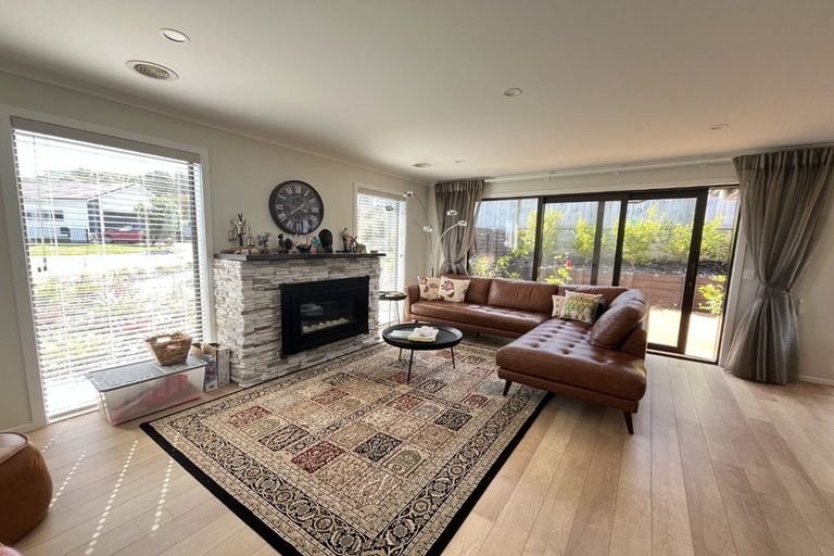 Photo of property in 13 Opaoa Way, Aotea, Porirua, 5024