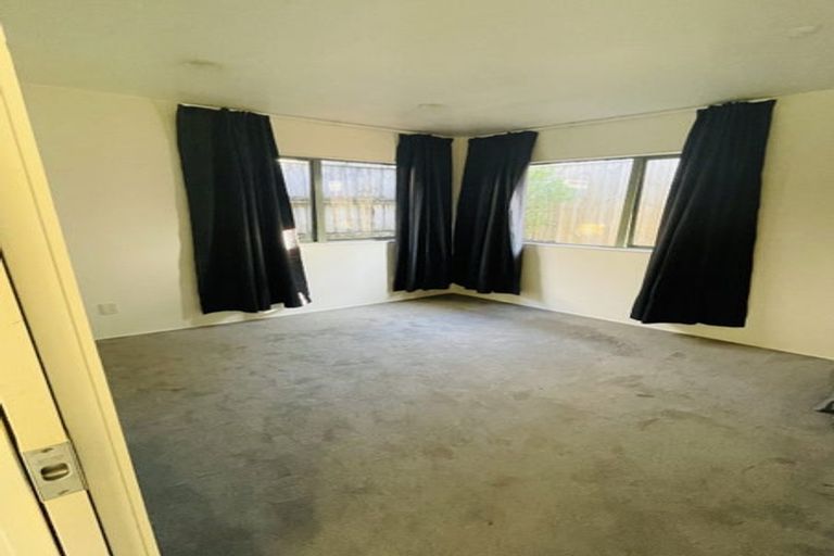 Photo of property in 90 Godley Road, Green Bay, Auckland, 0604