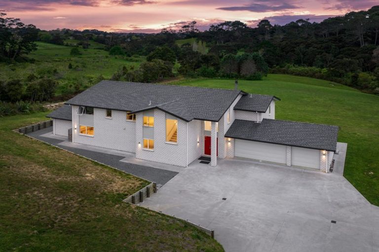 Photo of property in 15 Nola Road, Oratia, Auckland, 0604