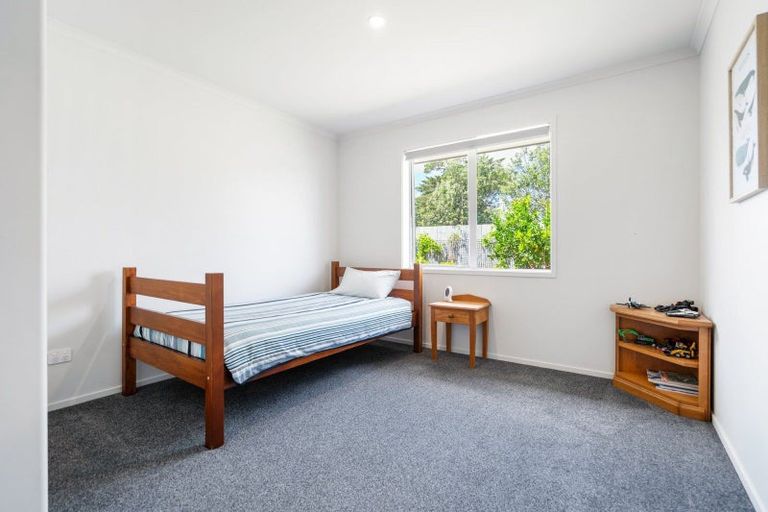 Photo of property in 67 Kaurinui Crescent, One Tree Point, 0118