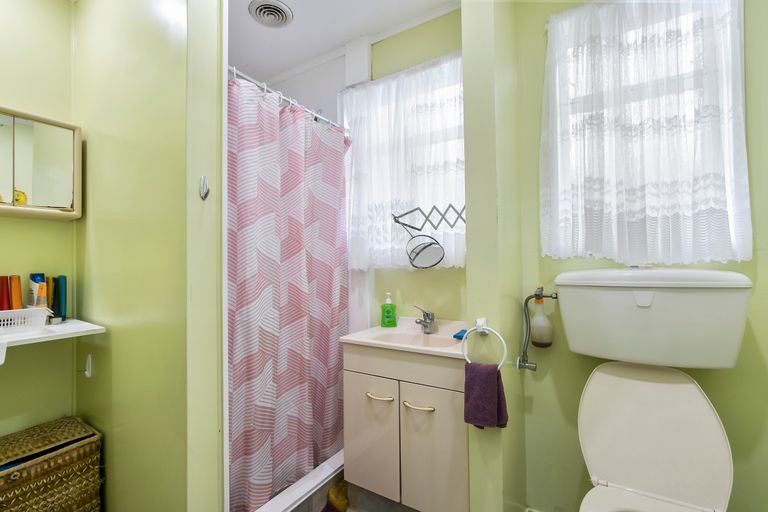 Photo of property in 31 Beaumaris Crescent, Ascot Park, Porirua, 5024