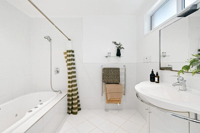 Photo of property in 86 Lake Crescent, Hamilton Lake, Hamilton, 3204