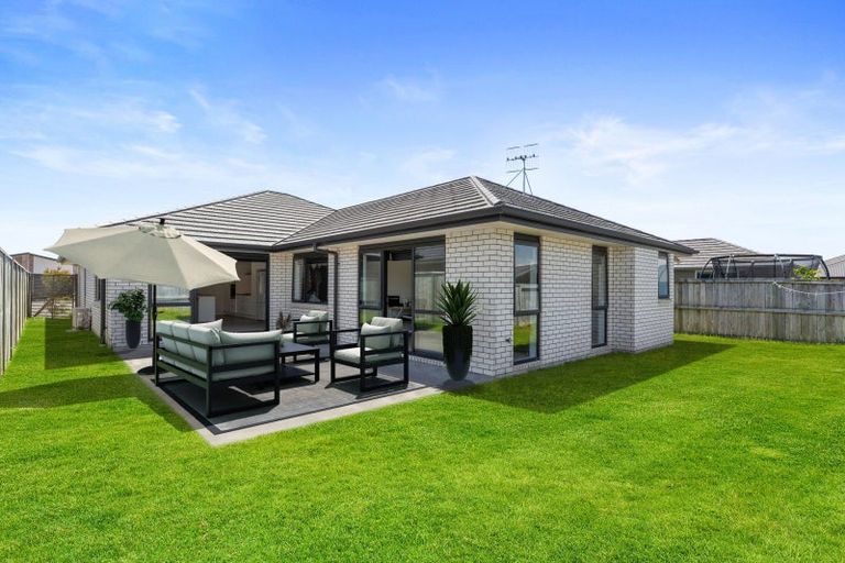 Photo of property in 5 Naeo Close, Papamoa Beach, Papamoa, 3118