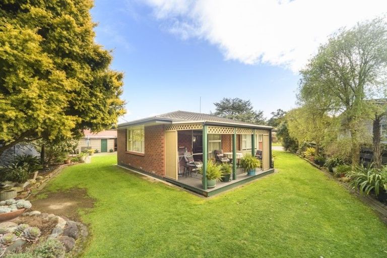 Photo of property in 15 Wallace Place, Hokowhitu, Palmerston North, 4410