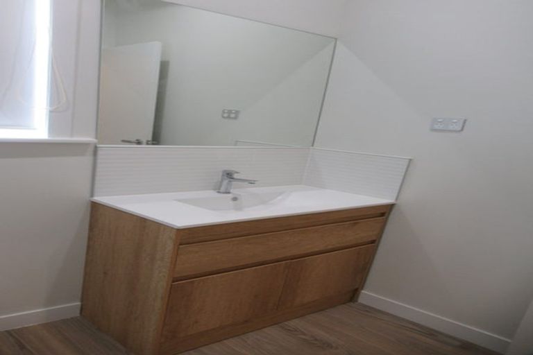 Photo of property in 2 Nikau Street, New Lynn, Auckland, 0600