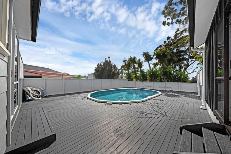 Photo of property in 59 West Harbour Drive, West Harbour, Auckland, 0618