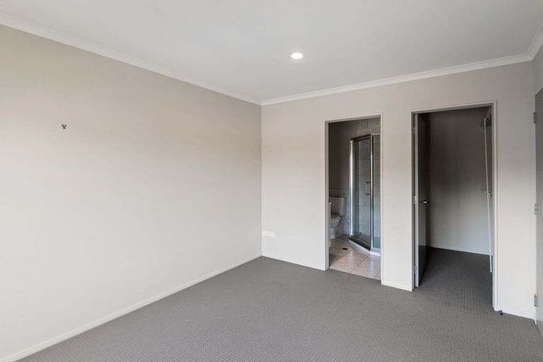 Photo of property in Te Kakariki Apartments, 2/2 Wellington Road, Paekakariki, 5034