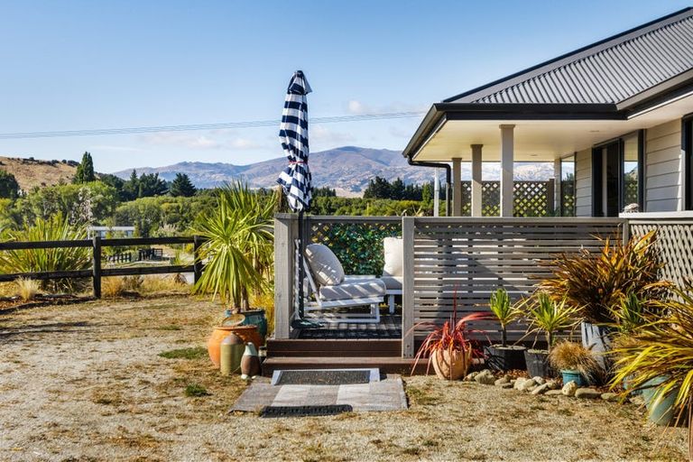 Photo of property in 21 Frye Crescent, Albert Town, Wanaka, 9305