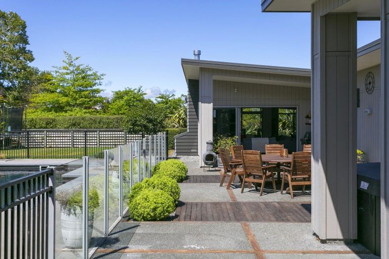 Photo of property in 27 Loch Views Road, Acacia Bay, Taupo, 3385