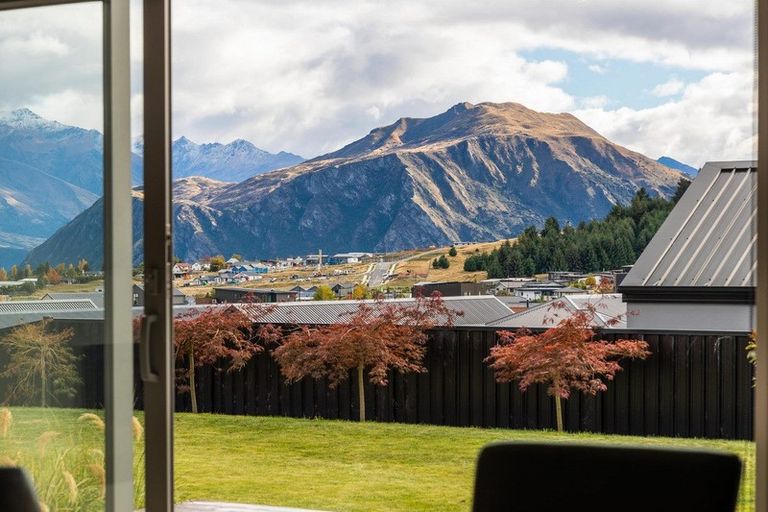 Photo of property in 8 The Heights Avenue, Wanaka, 9305