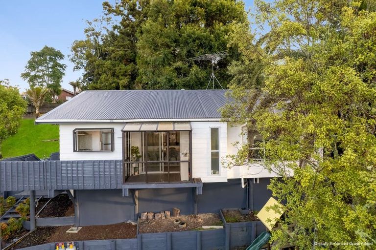 Photo of property in 11 Beaudine Avenue, Glenfield, Auckland, 0629