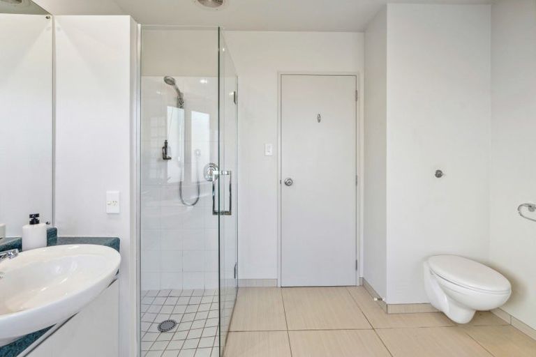 Photo of property in 26a Mana View Road, Paremata, Porirua, 5026