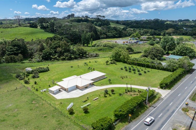 Photo of property in 429 Waitoki Road, Waitoki, Silverdale, 0994