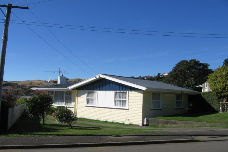 Photo of property in 18 Beazley Avenue, Paparangi, Wellington, 6037