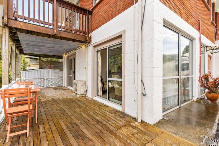 Photo of property in 42 Ellesmere Crescent, Pakuranga Heights, Auckland, 2010