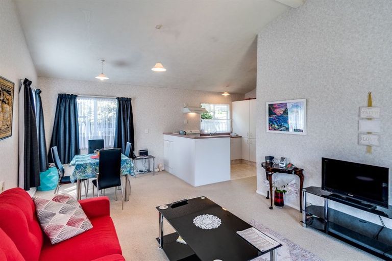 Photo of property in 2/80 Guppy Road, Greenmeadows, Napier, 4112