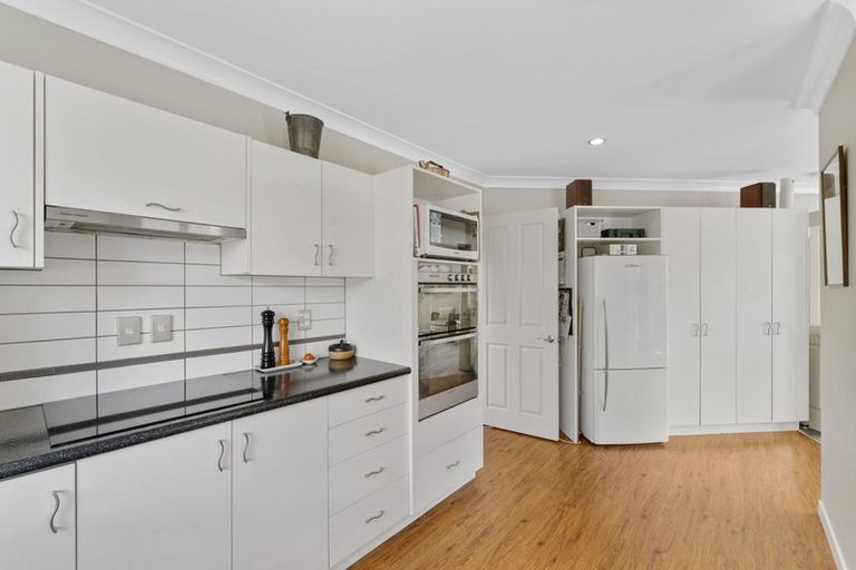 Photo of property in 40 Joseph Banks Drive, Whitby, Porirua, 5024