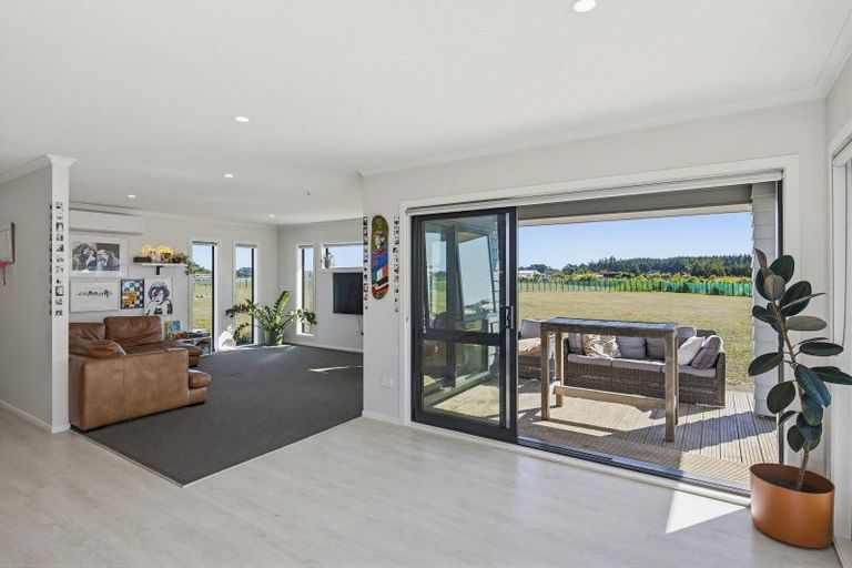 Photo of property in 21 Mowhia Grove, Waitarere, Levin, 5510