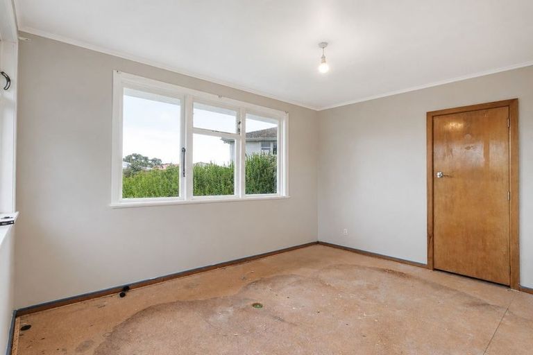 Photo of property in 33 Castor Crescent, Cannons Creek, Porirua, 5024