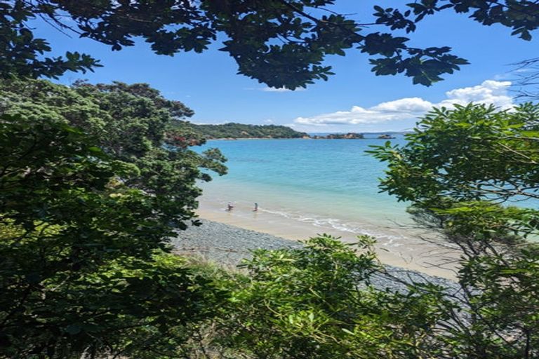 Photo of property in 107 Howard Road, Orere Point, Papakura, 2585