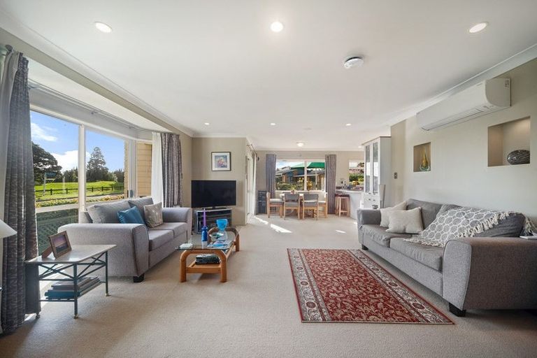 Photo of property in 11 Charles Miller Court, Clarks Beach, 2122