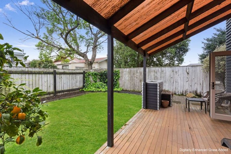 Photo of property in 30 Knowles Street, Terrace End, Palmerston North, 4410