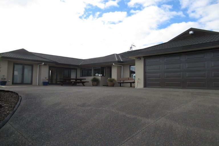 Photo of property in 37 Guildford Drive, Paraparaumu, 5032