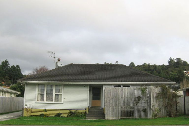 Photo of property in 15 Hanson Grove, Stokes Valley, Lower Hutt, 5019