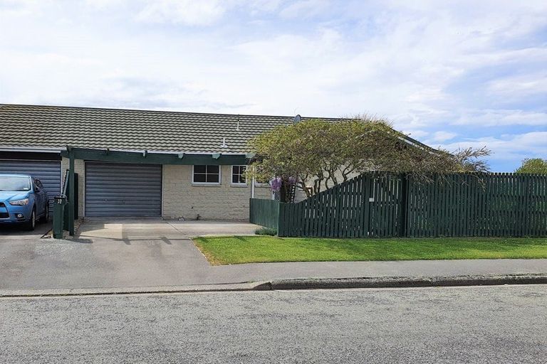 Photo of property in 2/12 Lagan Street, Belfast, Christchurch, 8051