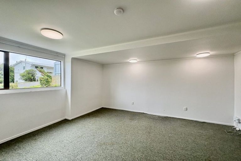 Photo of property in 104a Allington Road, Karori, Wellington, 6012