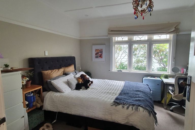 Photo of property in 49 Tio Tio Road, Miramar, Wellington, 6022