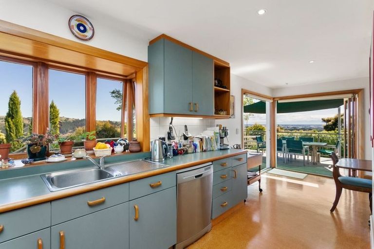 Photo of property in 82 Hackthorne Road, Cashmere, Christchurch, 8022