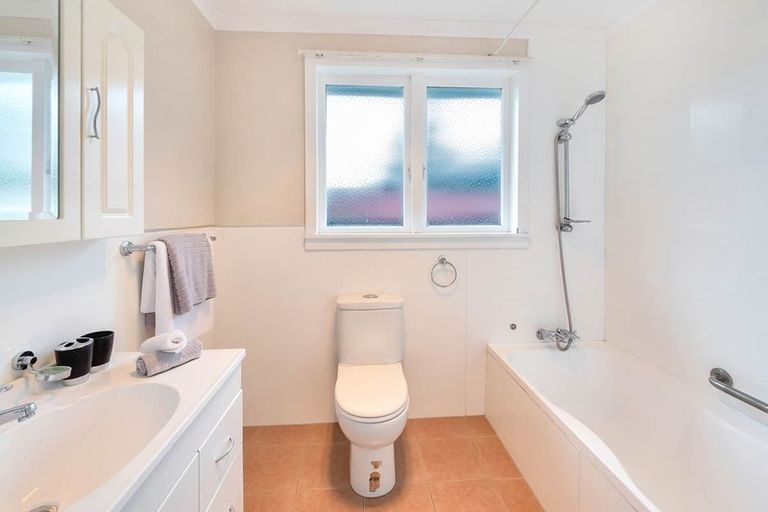 Photo of property in 49a Stanley Road, Glenfield, Auckland, 0629