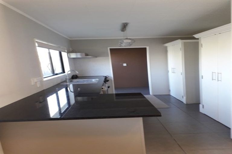 Photo of property in 11 Lasque Place, Glen Eden, Auckland, 0602