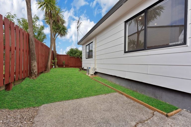 Photo of property in 2/81 Harmel Road, Glendene, Auckland, 0602