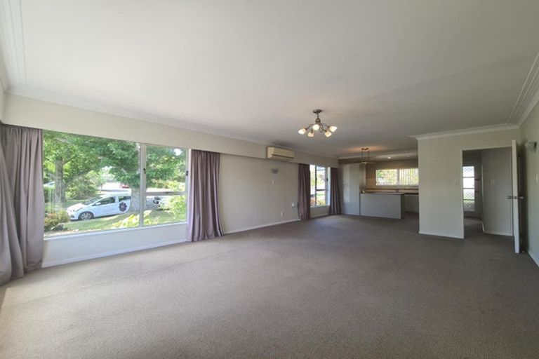 Photo of property in 1/32 Matuhi Rise, Henderson, Auckland, 0612