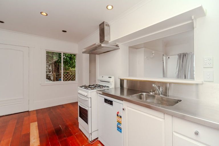 Photo of property in 241 The Terrace, Te Aro, Wellington, 6011