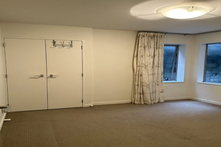 Photo of property in Aqua, 2/74 Oriental Parade, Oriental Bay, Wellington, 6011