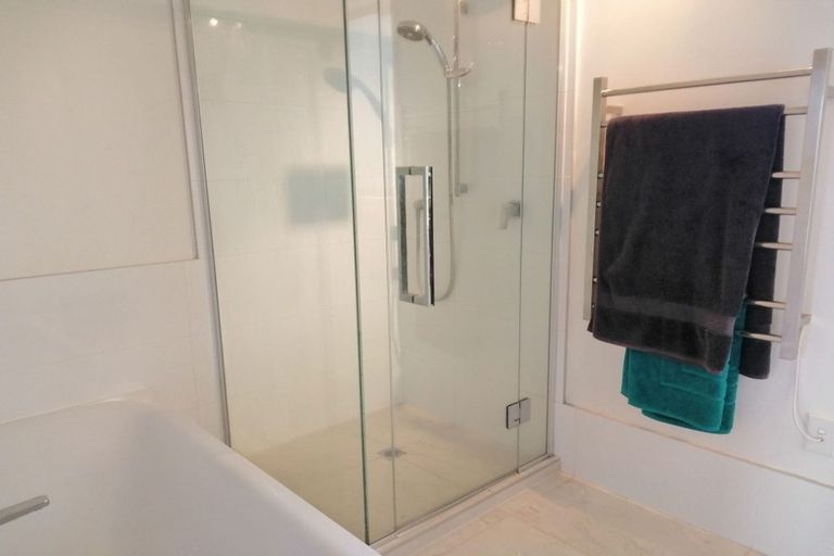 Photo of property in 2/33 Wolsley Avenue, Milford, Auckland, 0620