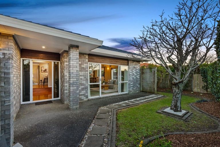 Photo of property in 12 Suncrest Drive, West Harbour, Auckland, 0618