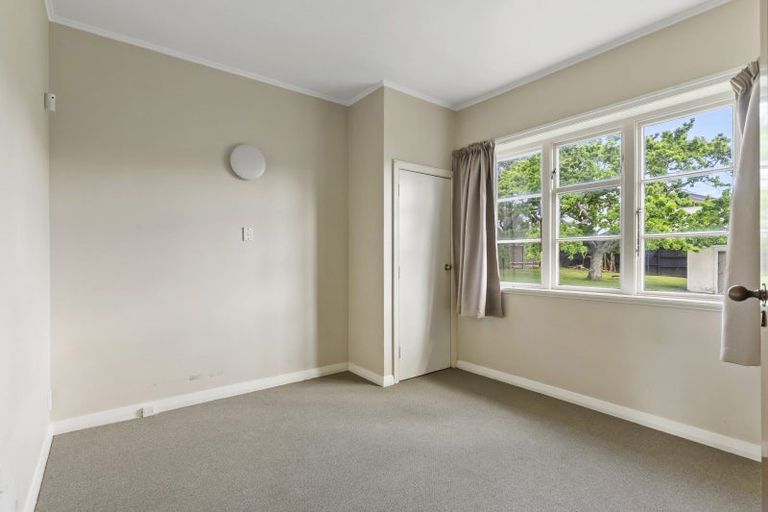 Photo of property in 50 Walmer Road, Point Chevalier, Auckland, 1022