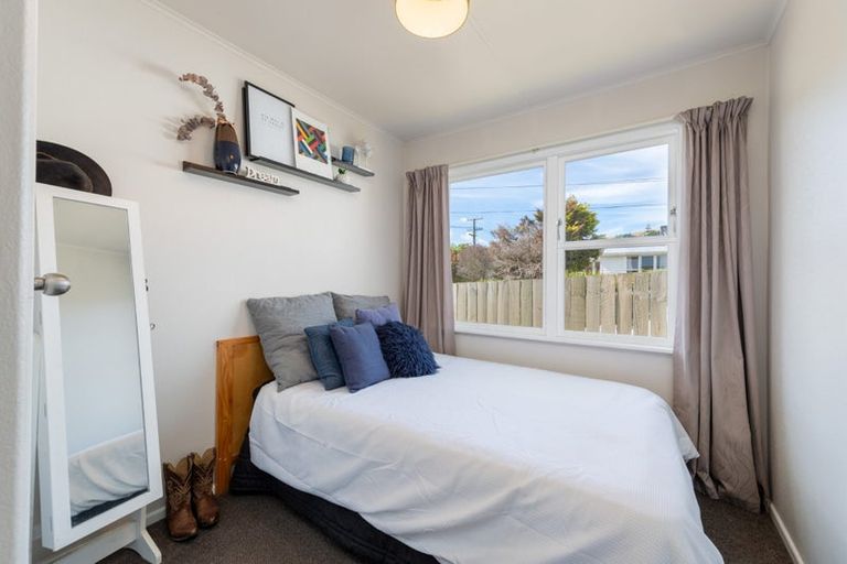 Photo of property in 96 Sievers Grove, Cannons Creek, Porirua, 5024