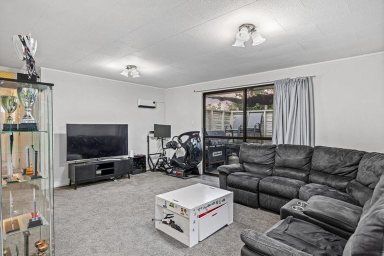 Photo of property in 6 Crosby Road, West Harbour, Auckland, 0618