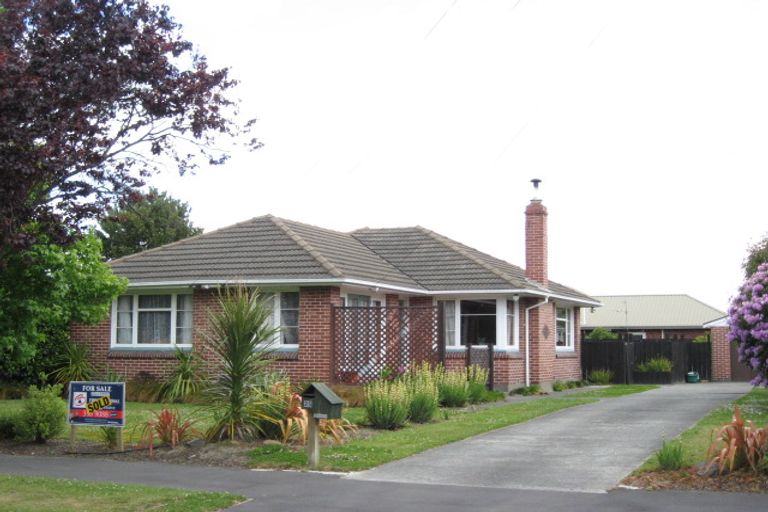 Photo of property in 25 Charlcott Street, Burnside, Christchurch, 8053
