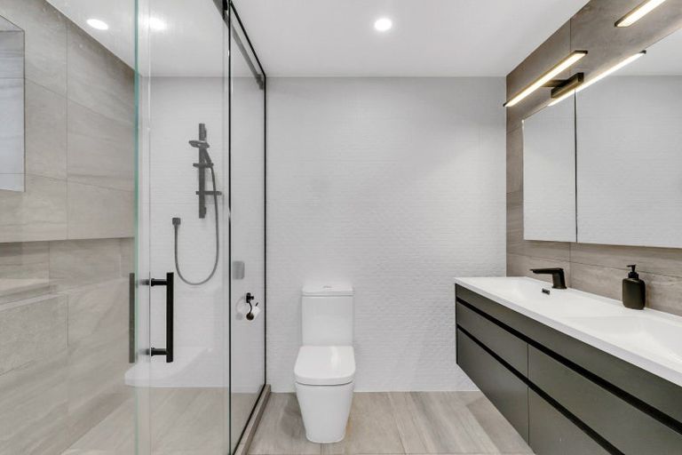 Photo of property in 51 St Michaels Avenue, Point Chevalier, Auckland, 1022