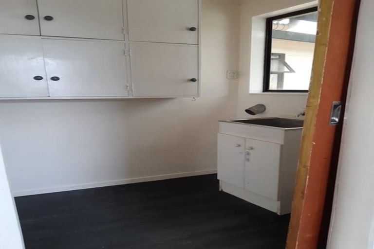 Photo of property in 142 Mark Avenue, Grenada Village, Wellington, 6037