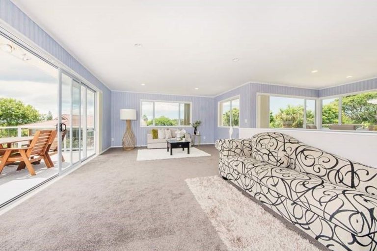 Photo of property in 25 The Crest, Sunnyhills, Auckland, 2010